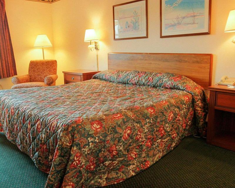 Rodeway Inn Greenwood - image 5