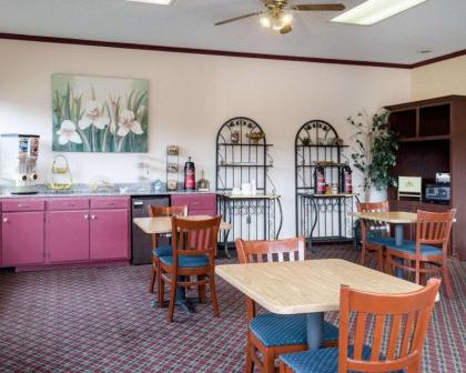 Rodeway Inn Greenwood - image 9