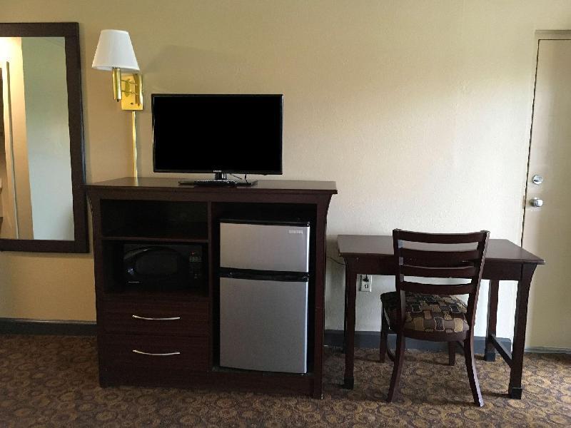 Americas Best Value Inn and Suites Greenwood - image 5