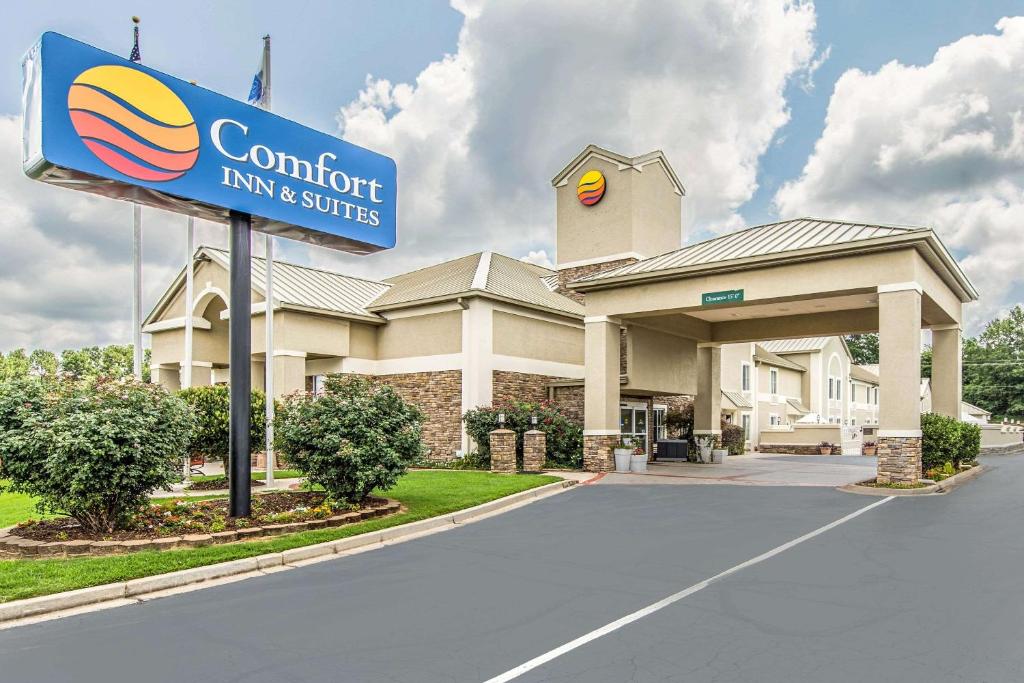 Comfort Inn & Suites Greenwood near University - main image