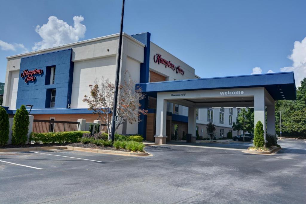 Hampton Inn Greenwood - image 3