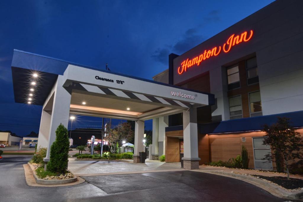 Hampton Inn Greenwood - image 4