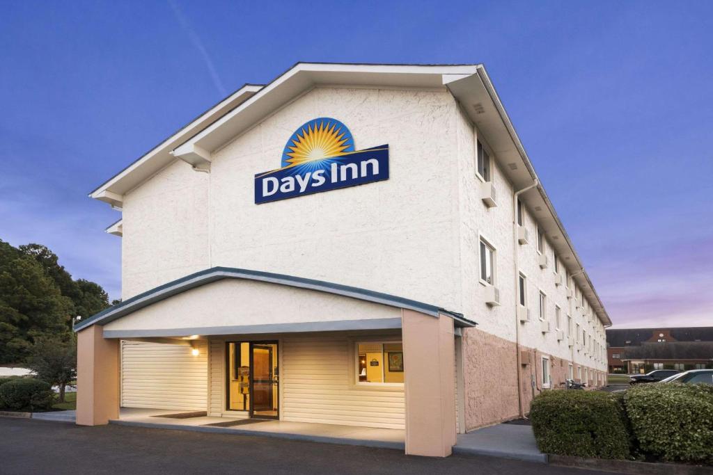 Days Inn by Wyndham Greenwood SC - main image