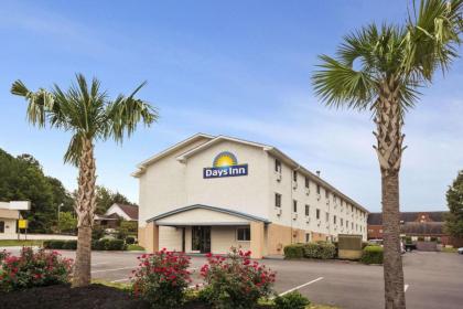 Days Inn by Wyndham Greenwood SC - image 2