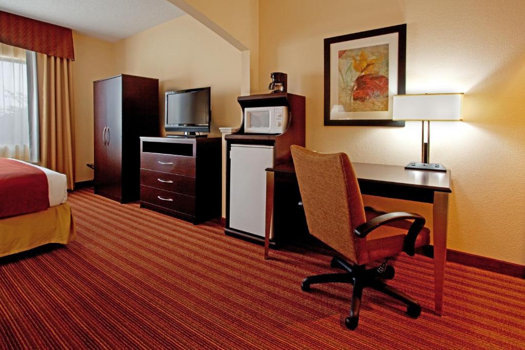 Holiday Inn Express Hotel & Suites Greenville Airport an IHG Hotel - image 3