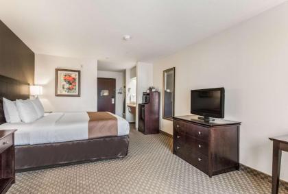 Quality Inn - image 15