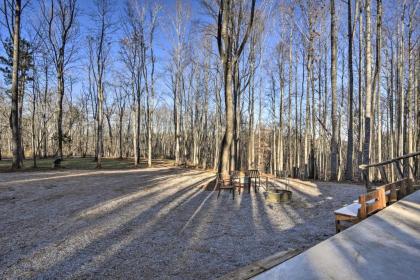 Stylish Creekside Cabin with Fire Pit Near Wineries! - image 9