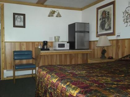 Antler Motel - image 9