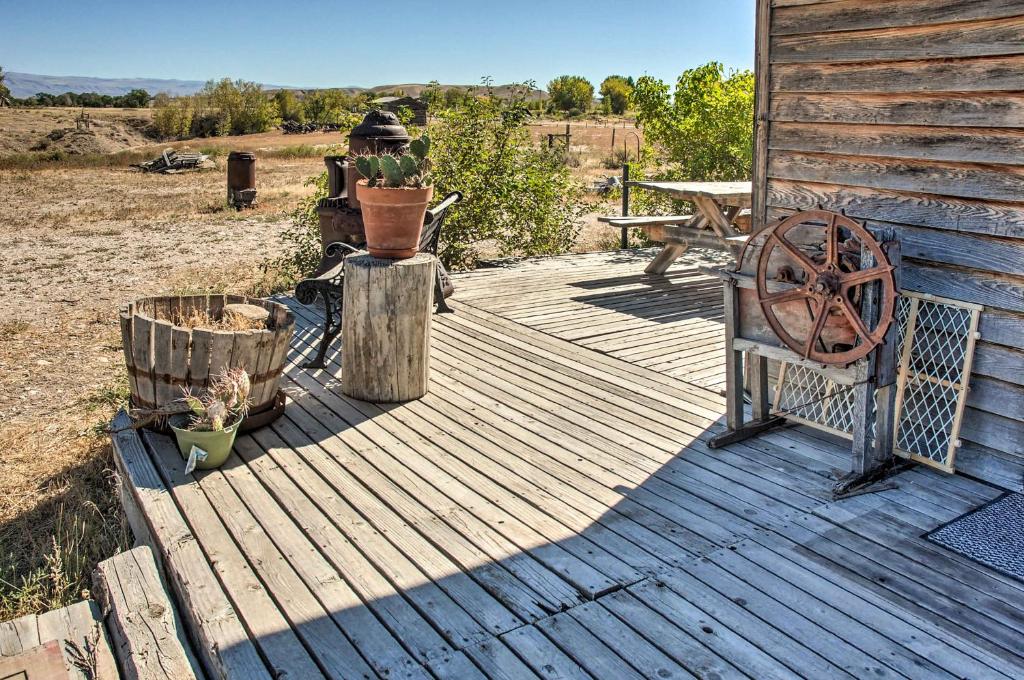 Converted Historic Schoolhouse with Hot Tub and Views! - image 3