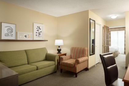 Country Inn & Suites by Radisson Grinnell IA - image 10