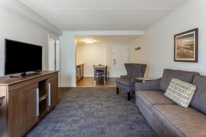 Hampton Inn Groton/Mystic - image 11