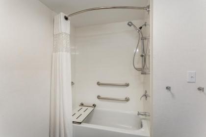 Hampton Inn Groton/Mystic - image 5