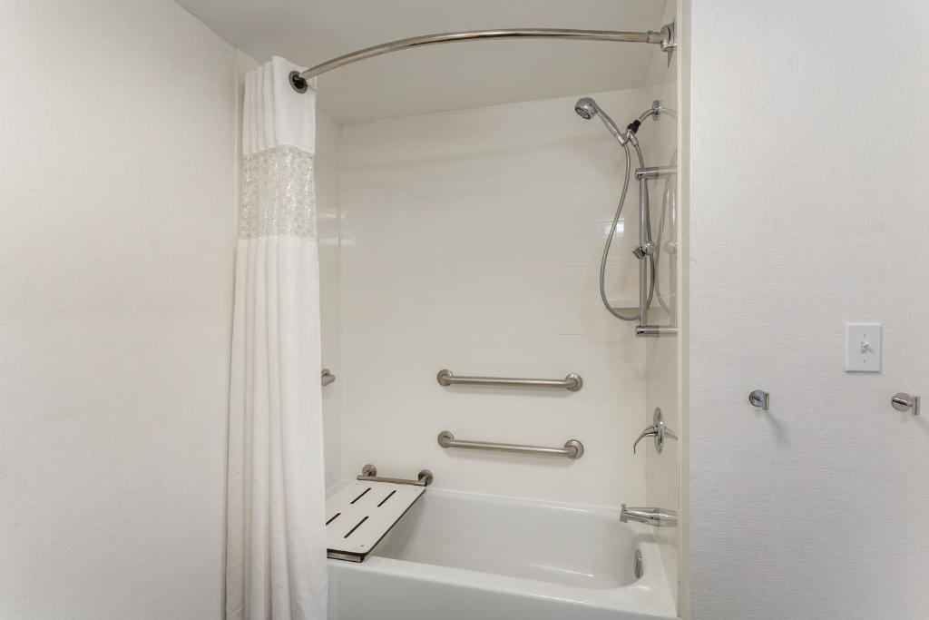 Hampton Inn Groton/Mystic - image 5