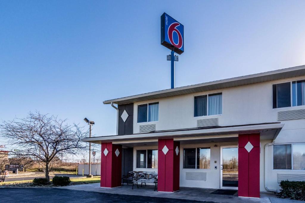 Motel 6-Barkeyville PA - main image