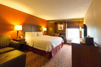 Hampton Inn Columbus-South - image 11