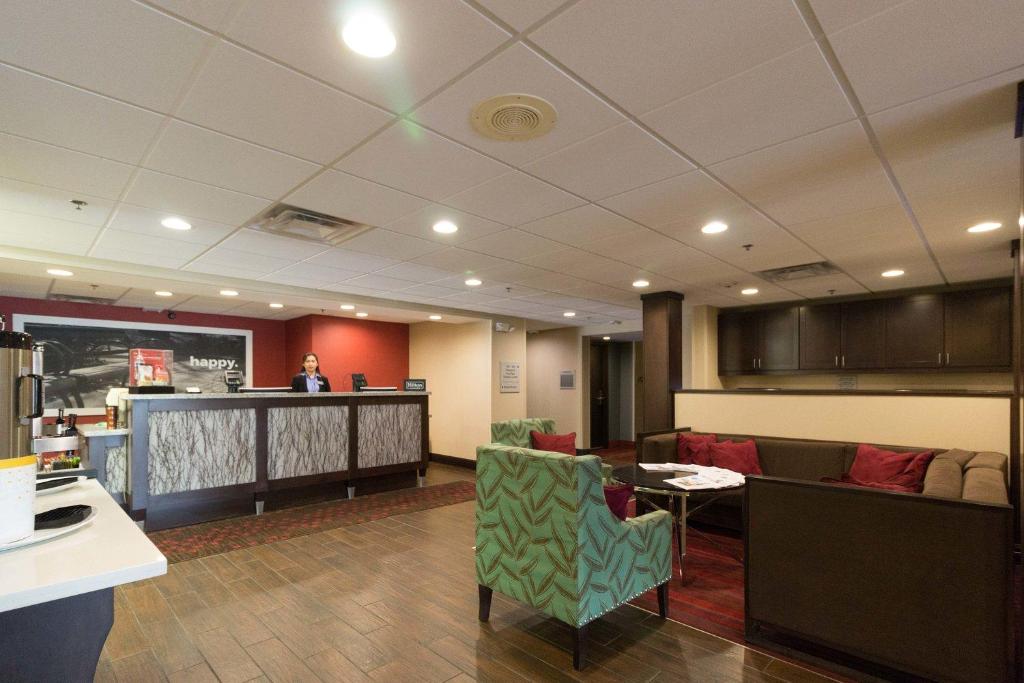 Hampton Inn Columbus-South - image 6