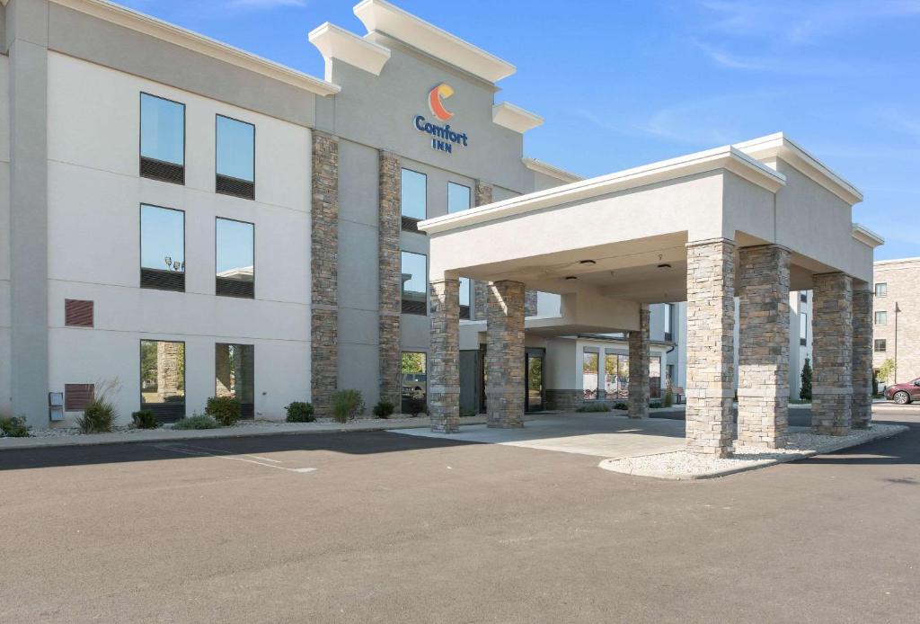 Comfort Inn Grove City - image 2