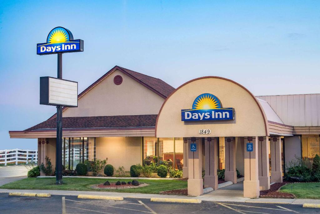 Days Inn by Wyndham Grove City Columbus South - main image