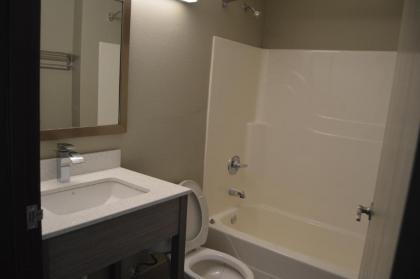 Quality Inn & Suites Grove City-Outlet Mall - image 2