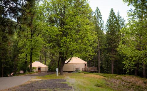 Yosemite Lakes Hillside Yurt 5 - image 2