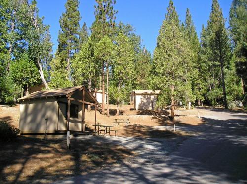 Yosemite Lakes Bunkhouse Cabin 27 - main image