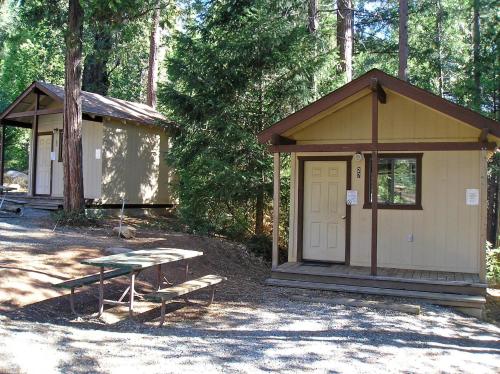 Yosemite Lakes Bunkhouse Cabin 34 - main image