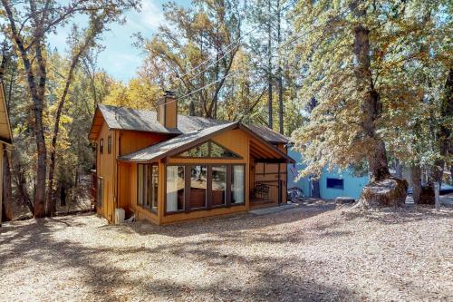 Creekside Cabin - main image