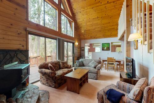 Pine Mountain Retreat - main image