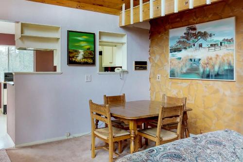 Pine Mountain Retreat - image 4