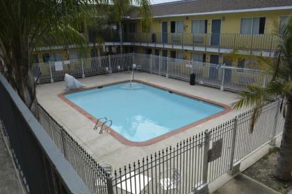 Americas Best Value Inn and Suites Groves - image 14