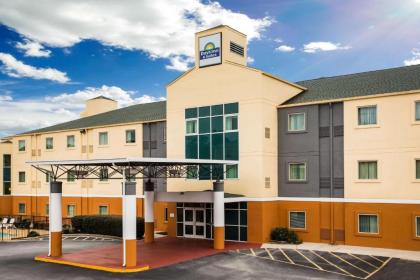 Days Inn & Suites by Wyndham Augusta Near Fort Gordon - image 1