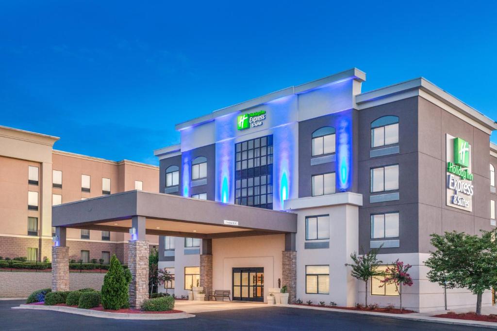 Holiday Inn Express & Suites Augusta West - Ft Gordon Area an IHG Hotel - main image