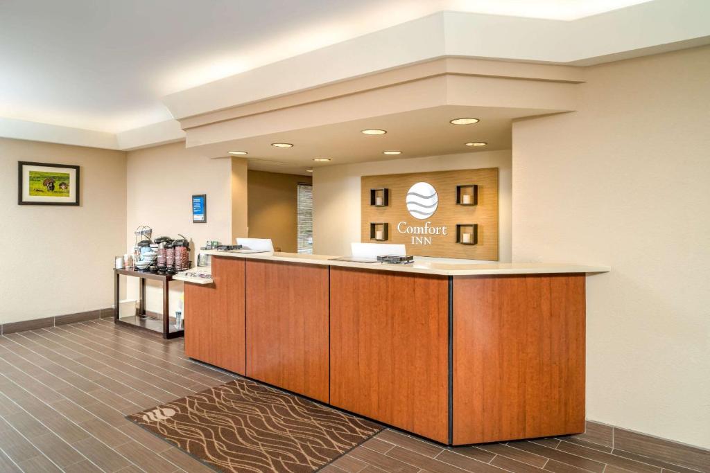 Comfort Inn & Suites Grundy - image 2