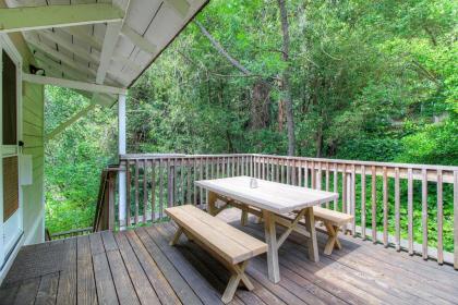 Downtown Cottage in the Woods - image 8