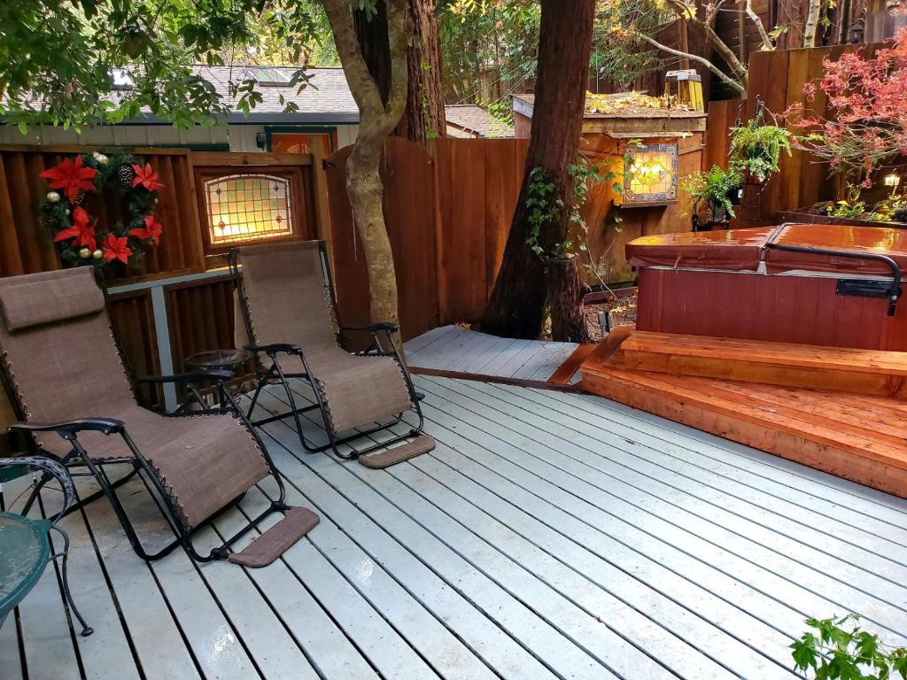 Guerneville Cottage! Redwoods! Hot Tub! Fire Table! Fast WiFi!! Serenity Defined! - image 4