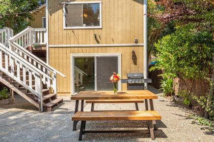 Happy Days! Downtown Guerneville! BBQ! Game Room!! Fast WiFi!! Dog Friendly! - image 9