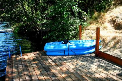 Lily Pad - Hot Tub! Private Dock! BBQ! Game Room! Walk to Town!! Fast WiFi!! Dog Friendly! - image 8