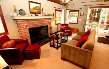 Little Red House! Redwoods! Hot Tub! BBQ! Fast WiFi!! Multiple Decks!! Near Golf Course!! Dog Friendly! - image 10