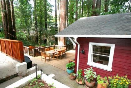 Little Red House! Redwoods! Hot Tub! BBQ! Fast WiFi!! Multiple Decks!! Near Golf Course!! Dog Friendly! - image 4