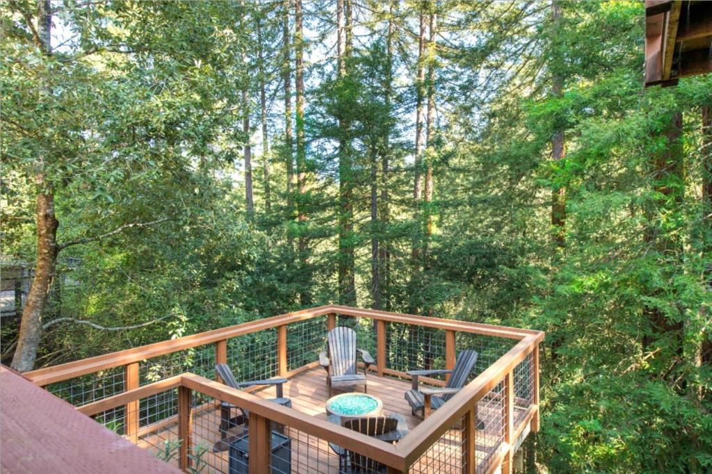 Tree Fort! Redwoods! Hot Tub!! Fire Table!! Google Smart Home!! Fast WiFi!! Dog Friendly! - image 5