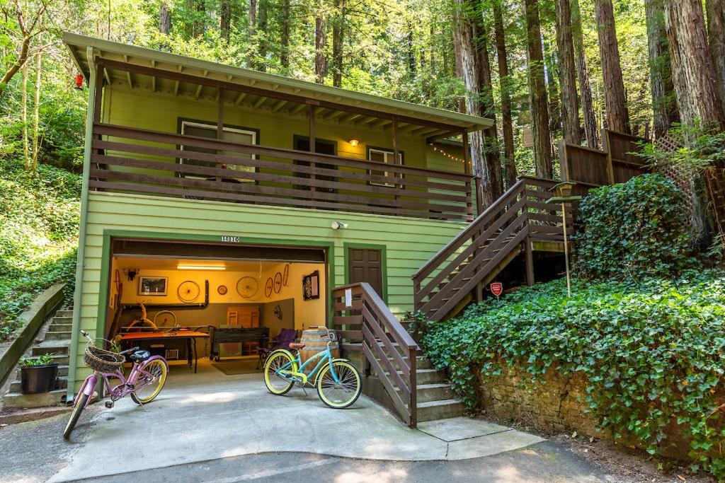 Vino Velo Retreat! Redwoods! Hot Tub!! Fire Table!! BBQ!! Game Room!! Fast WiFi!! Dog Friendly!! - main image