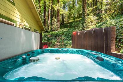 Vino Velo Retreat! Redwoods! Hot Tub!! Fire Table!! BBQ!! Game Room!! Fast WiFi!! Dog Friendly!! - image 3