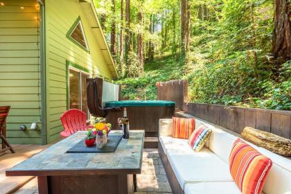 Vino Velo Retreat! Redwoods! Hot Tub!! Fire Table!! BBQ!! Game Room!! Fast WiFi!! Dog Friendly!! - image 8