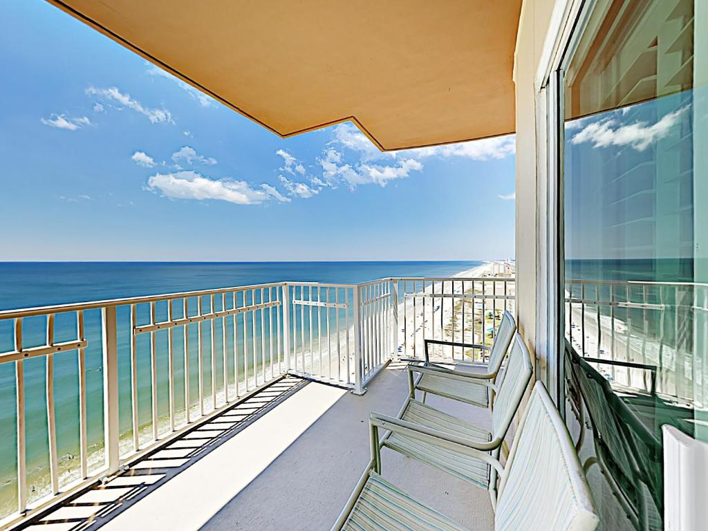 931 W Beach Blvd Condo - main image