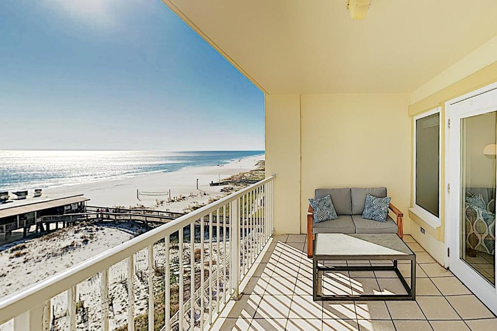 Walk Everywhere! Charming Gulf-View Condo with Pool condo - image 4