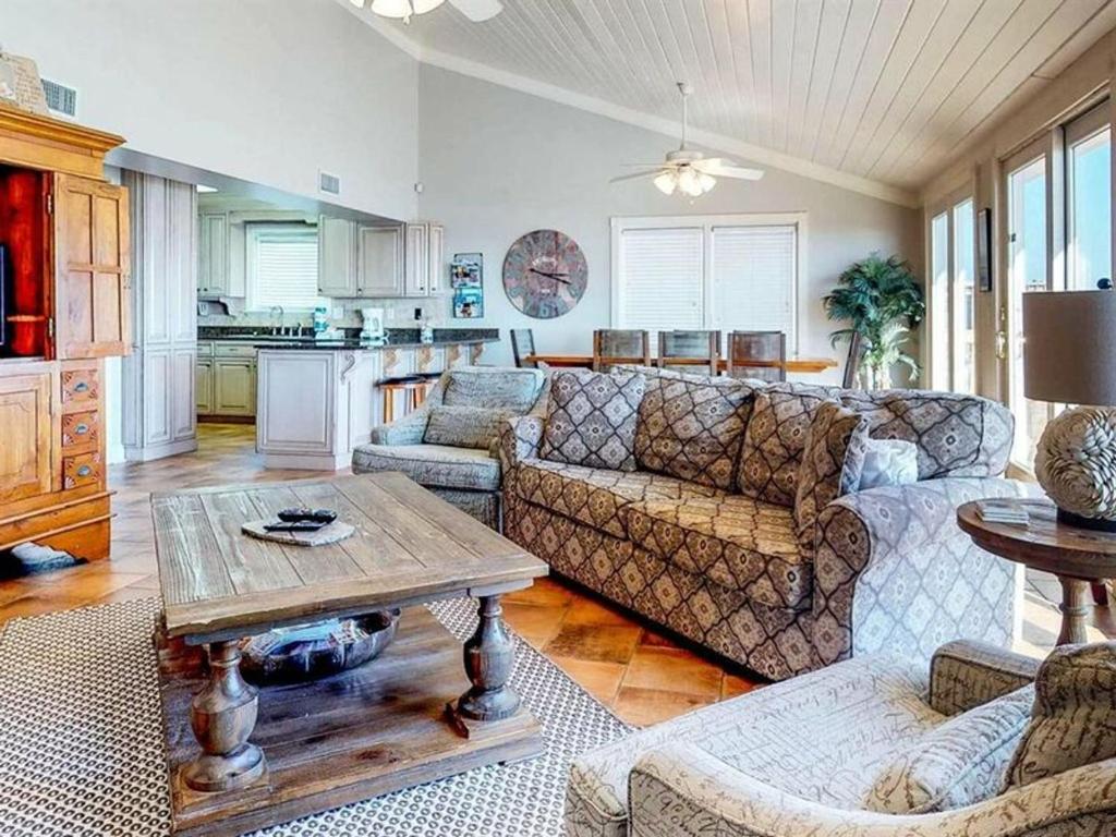 West Beach Bungalow by Meyer Vacation Rentals - main image