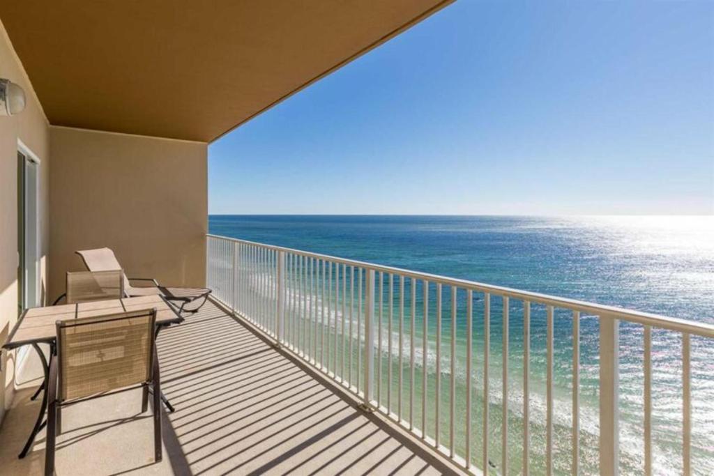 Crystal Shores West by Meyer Vacation Rentals - main image