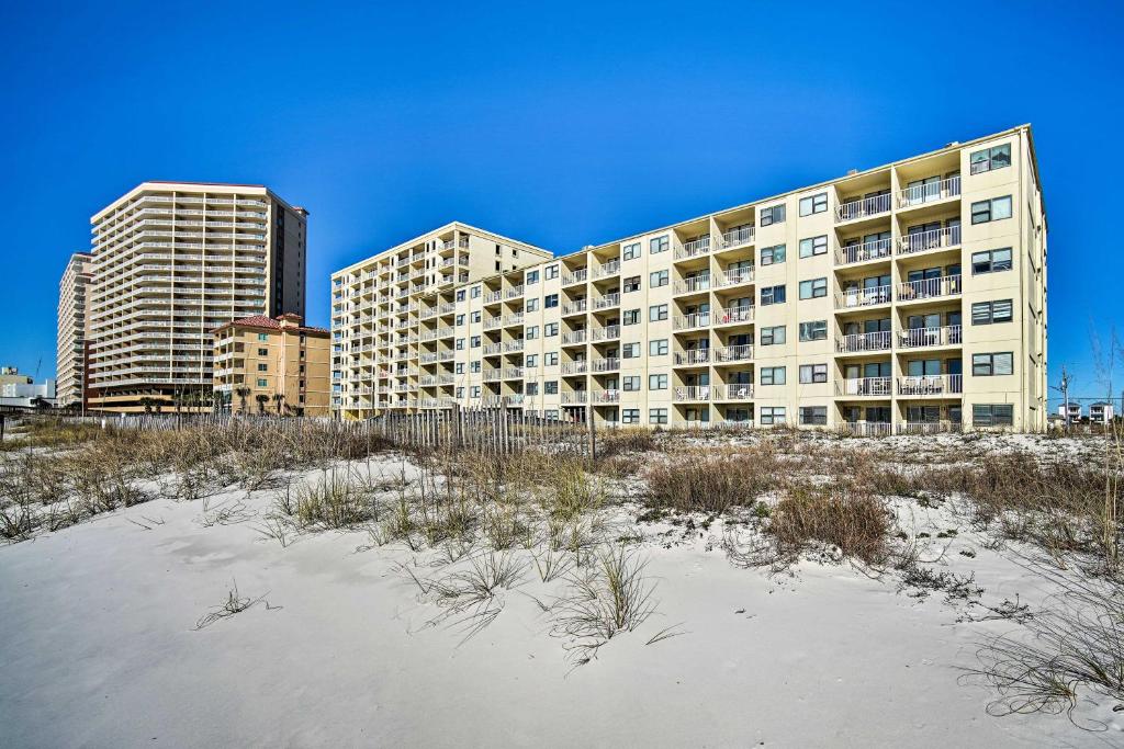 Bright Gulf Shores Beachfront Condo with Pool Access - image 7