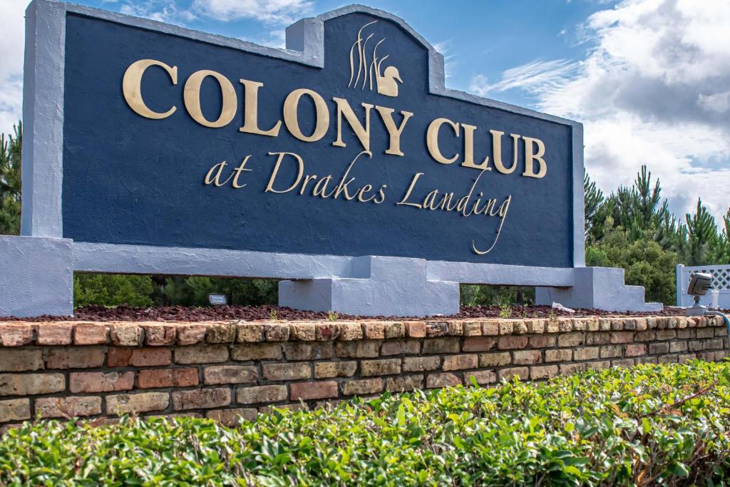 Colony Club U3 - main image