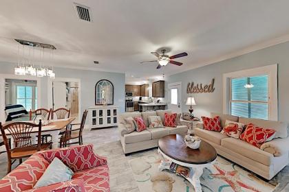 Stylish Beach Cottage with 2 Pools  Screened Deck cottage Gulf Shores